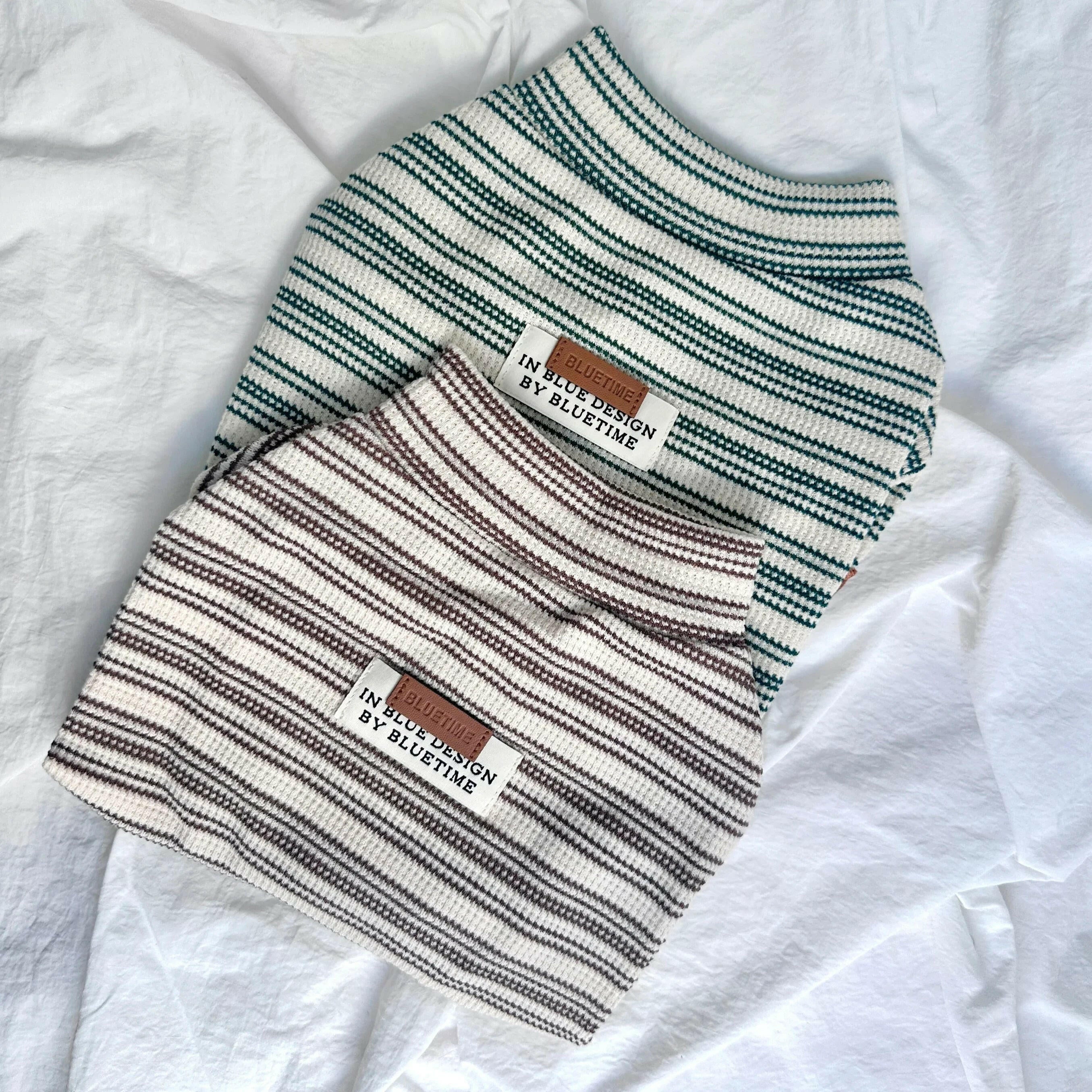 Maglione a Righe Verde e Bianco – Eleganza Vintage e Comfort Accogliente per Pets
