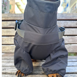 Impermeabile Integrale per Cani Grigio Scuro – Elegante, Impermeabile e Riflettente