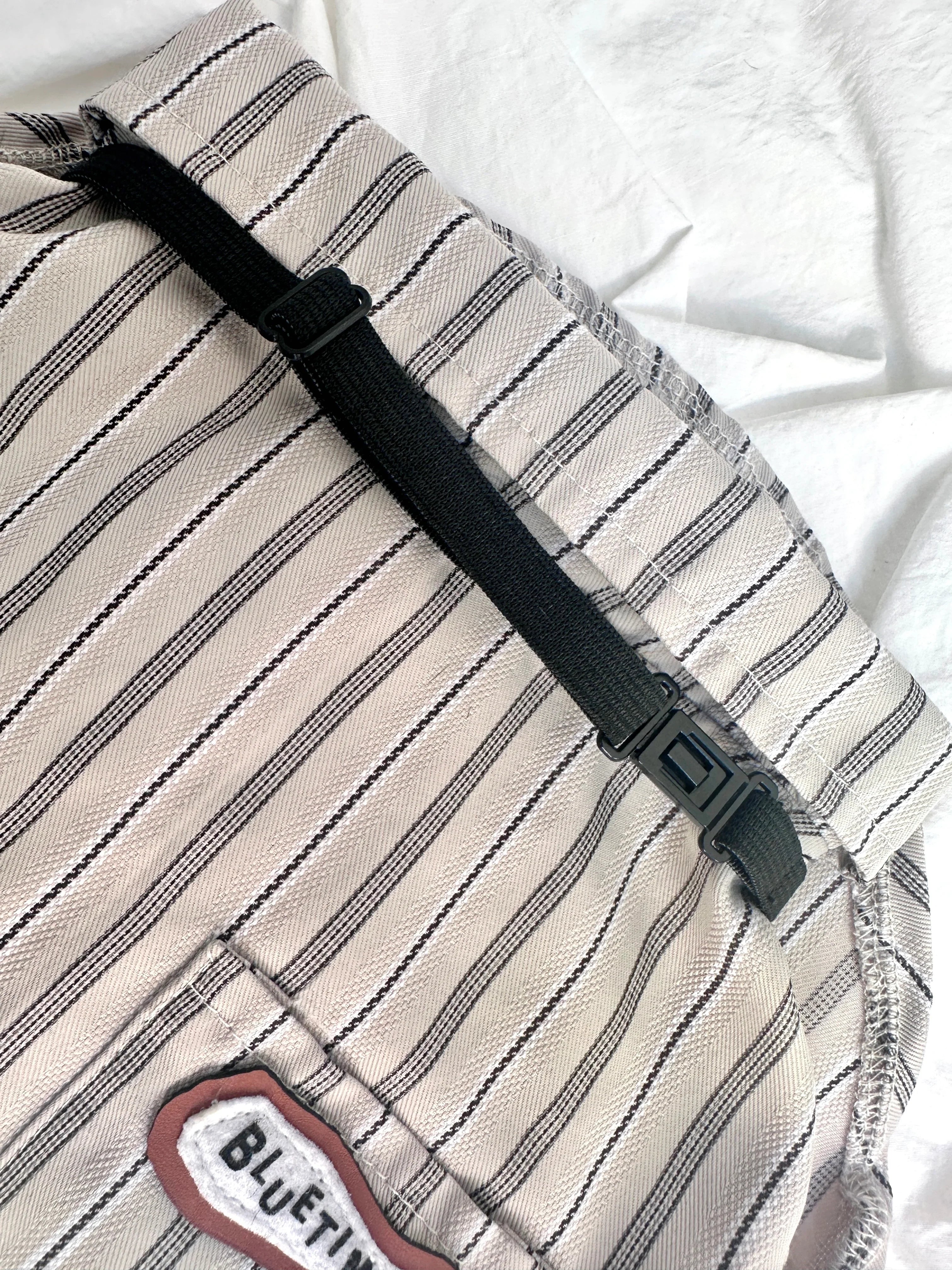 Maglietta a Righe Vintage per Animali con Cravattino Classico – Look Raffinato per Animali
