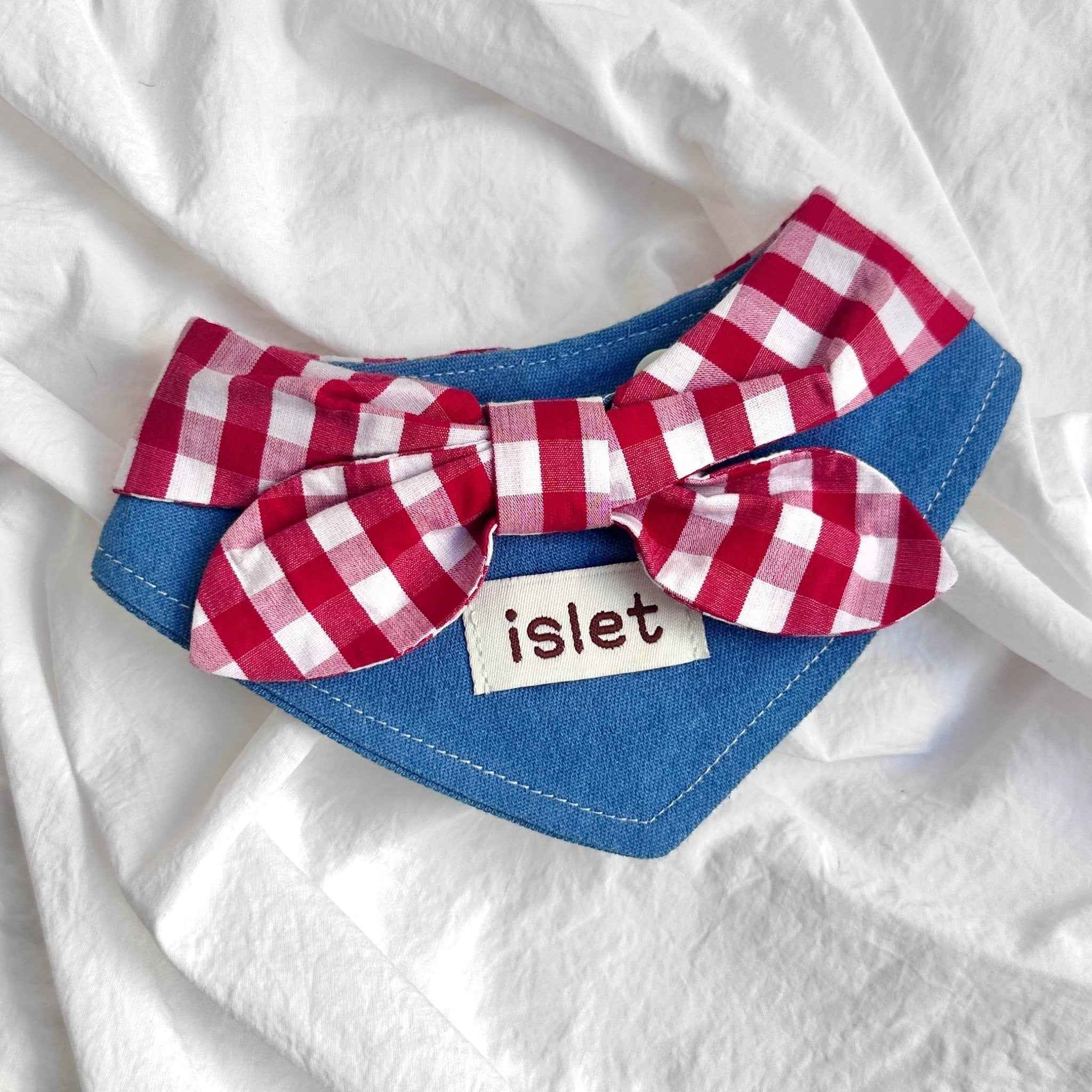 Bandana per Animali in Denim e Quadretti – Stile Rustico con Allegro Fiocco Rosso