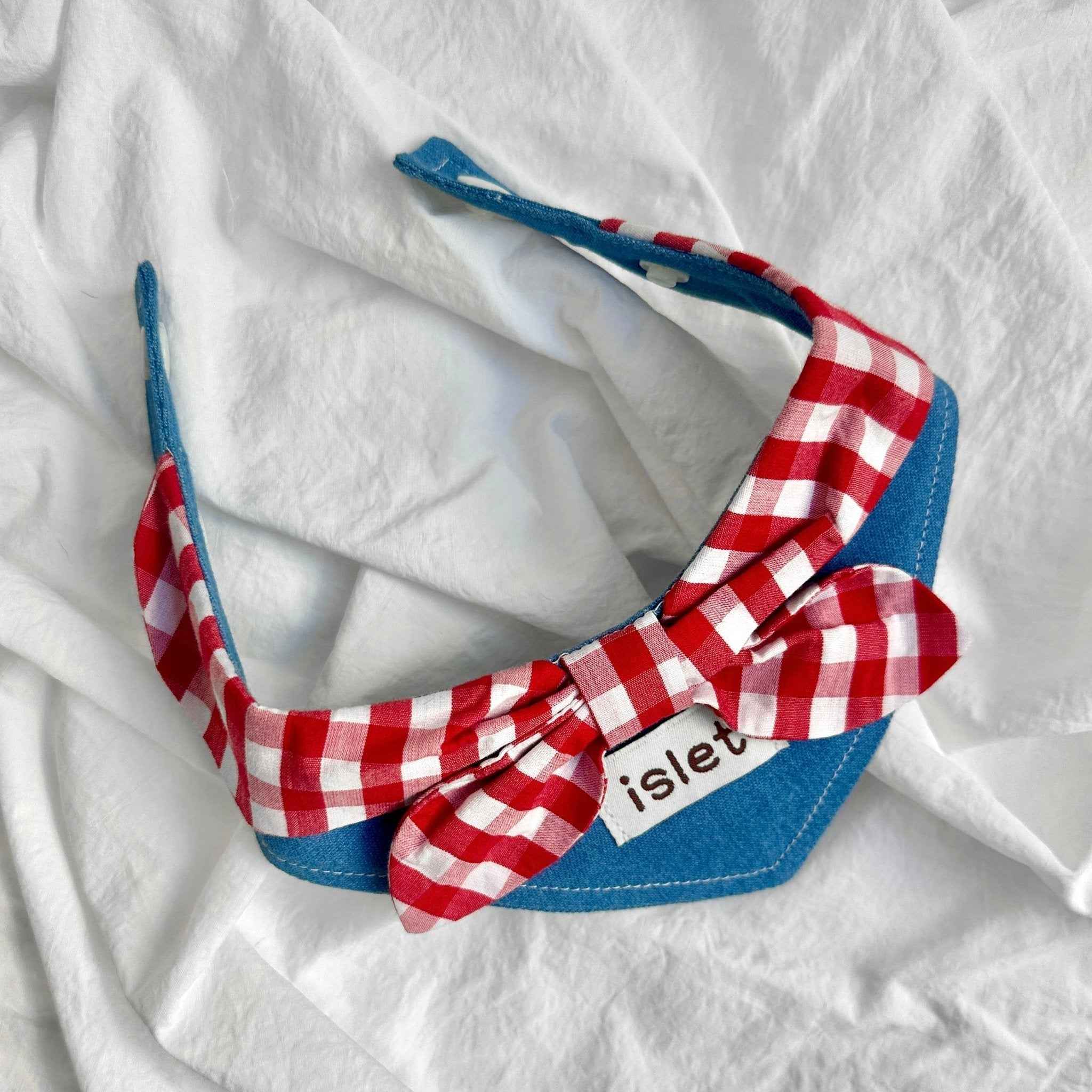 Bandana per Animali in Denim e Quadretti – Stile Rustico con Allegro Fiocco Rosso