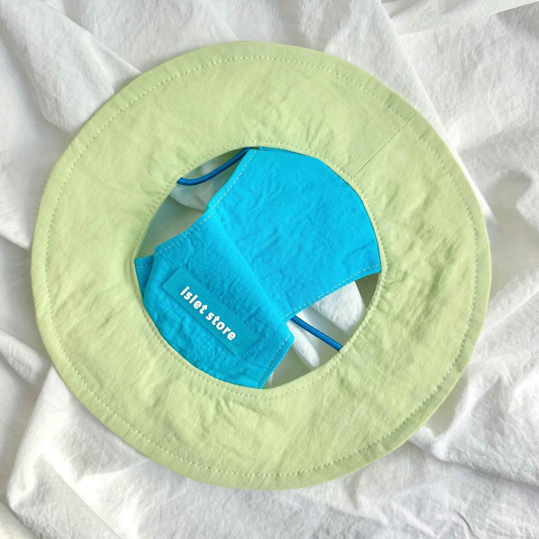 Cappellino e Bandana Pastello per Animali – Protezione Solare alla Moda