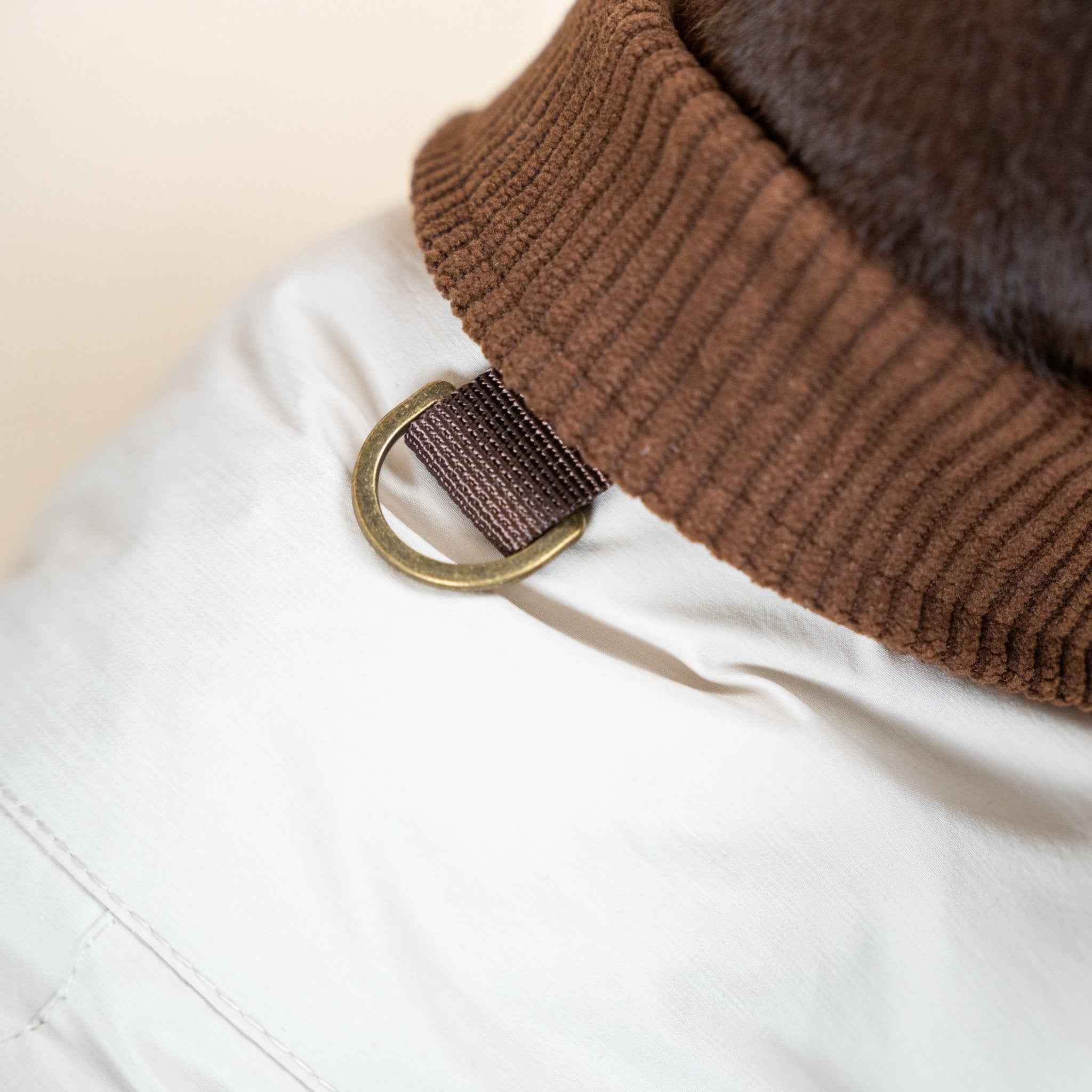 Giacca imbottita color kaki per cani – Cappotto caldo con ricami, comodo per l’autunno e l’inverno