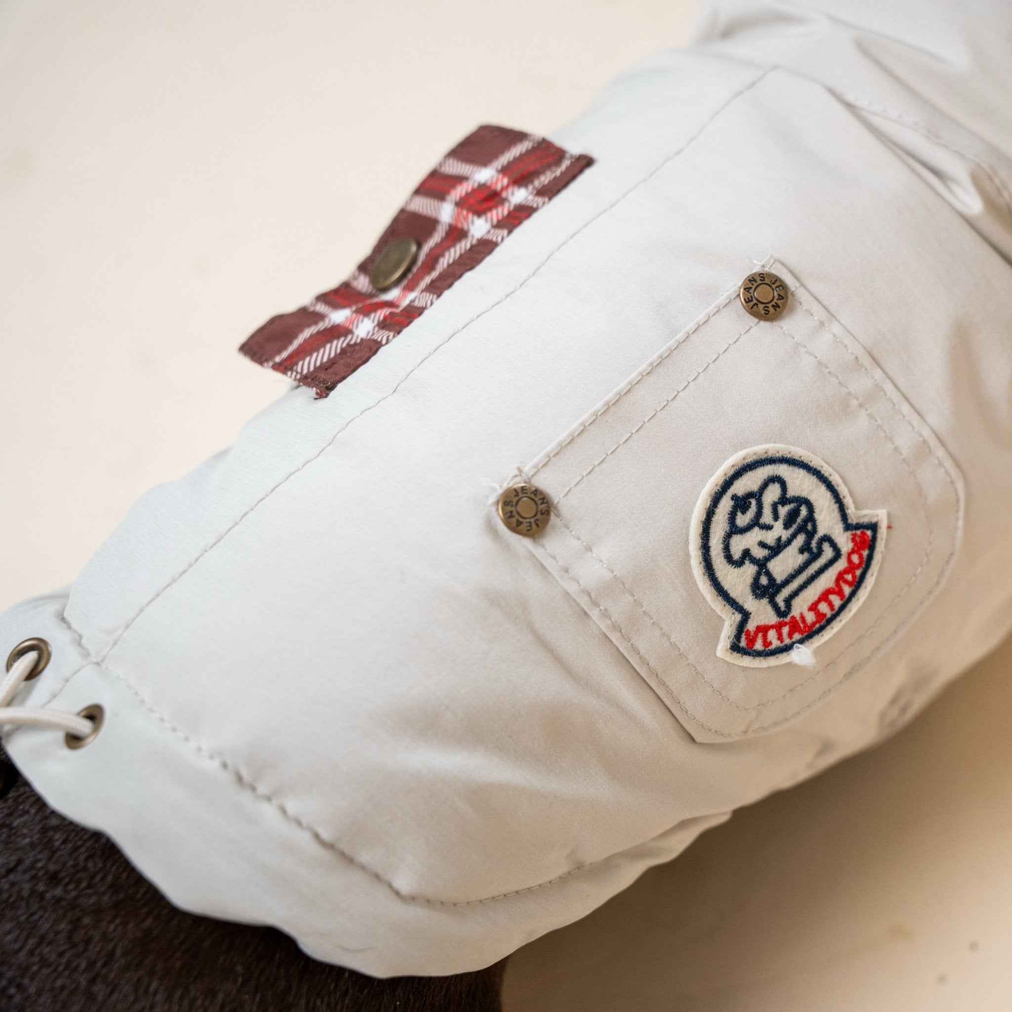 Giacca imbottita color kaki per cani – Cappotto caldo con ricami, comodo per l’autunno e l’inverno