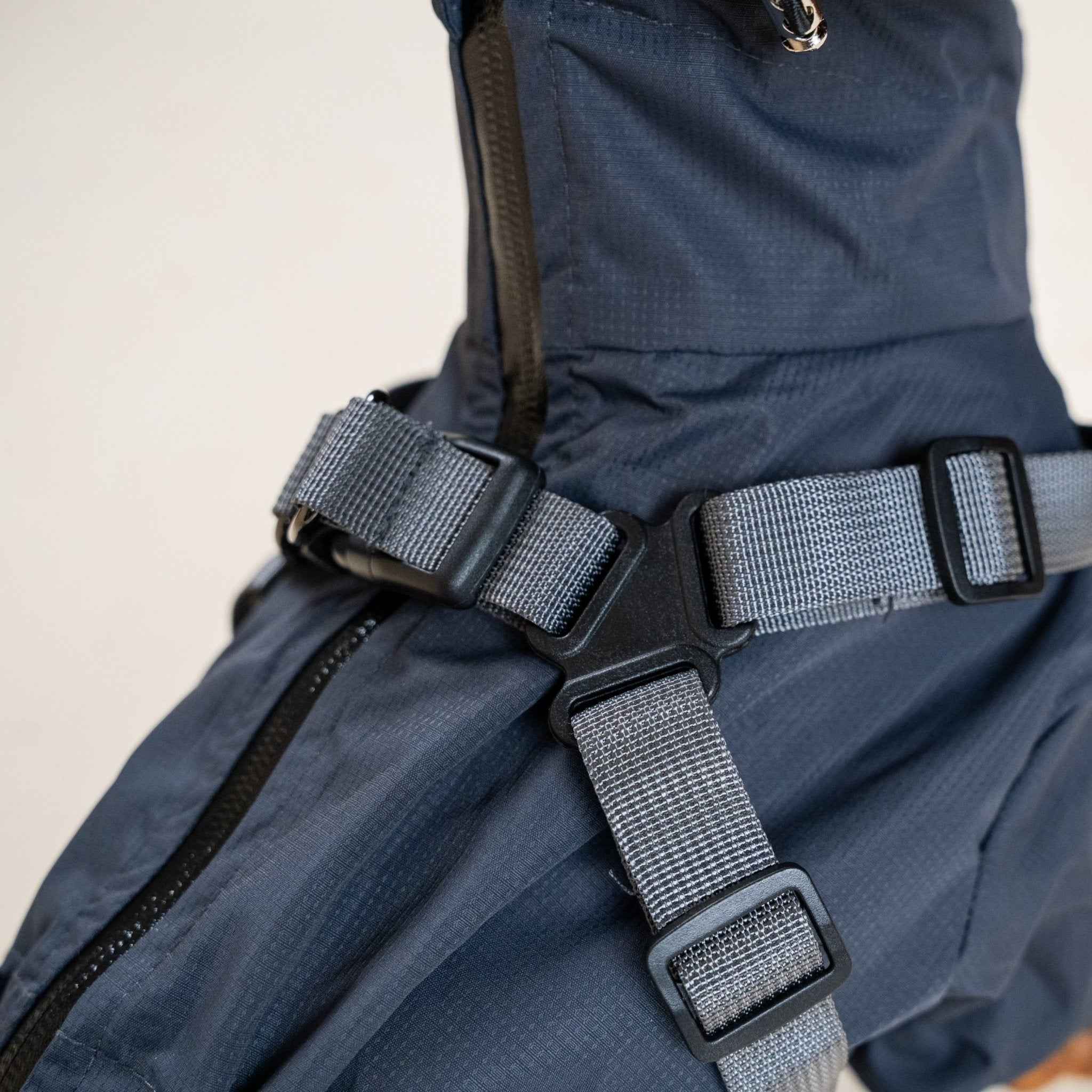 Impermeabile Integrale per Cani Grigio Scuro – Elegante, Impermeabile e Riflettente