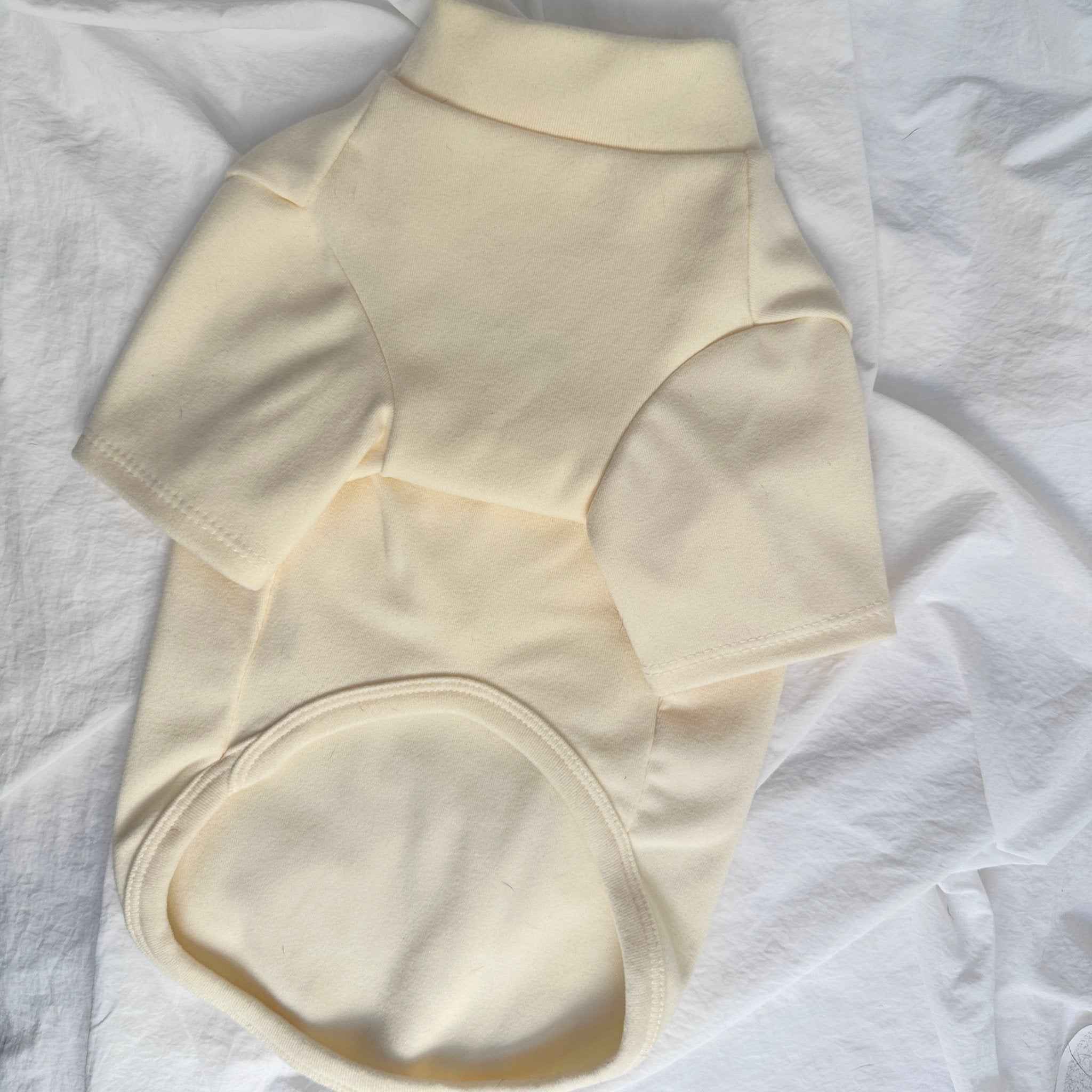 Maglietta Base Giallo Crema per Animali — Morbida, Elastico e Traspirante