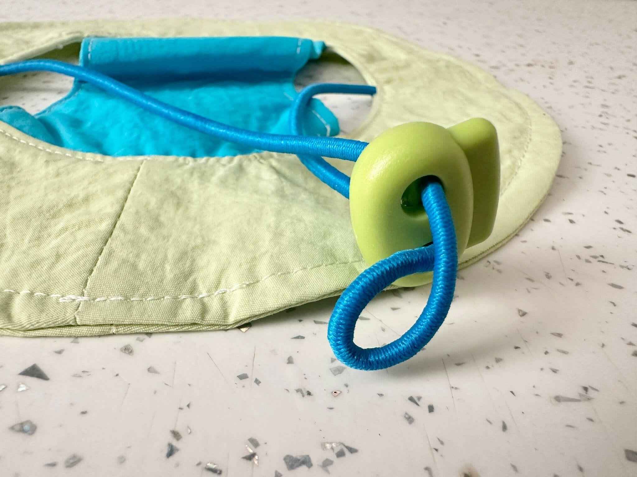 Cappellino e Bandana Pastello per Animali – Protezione Solare alla Moda