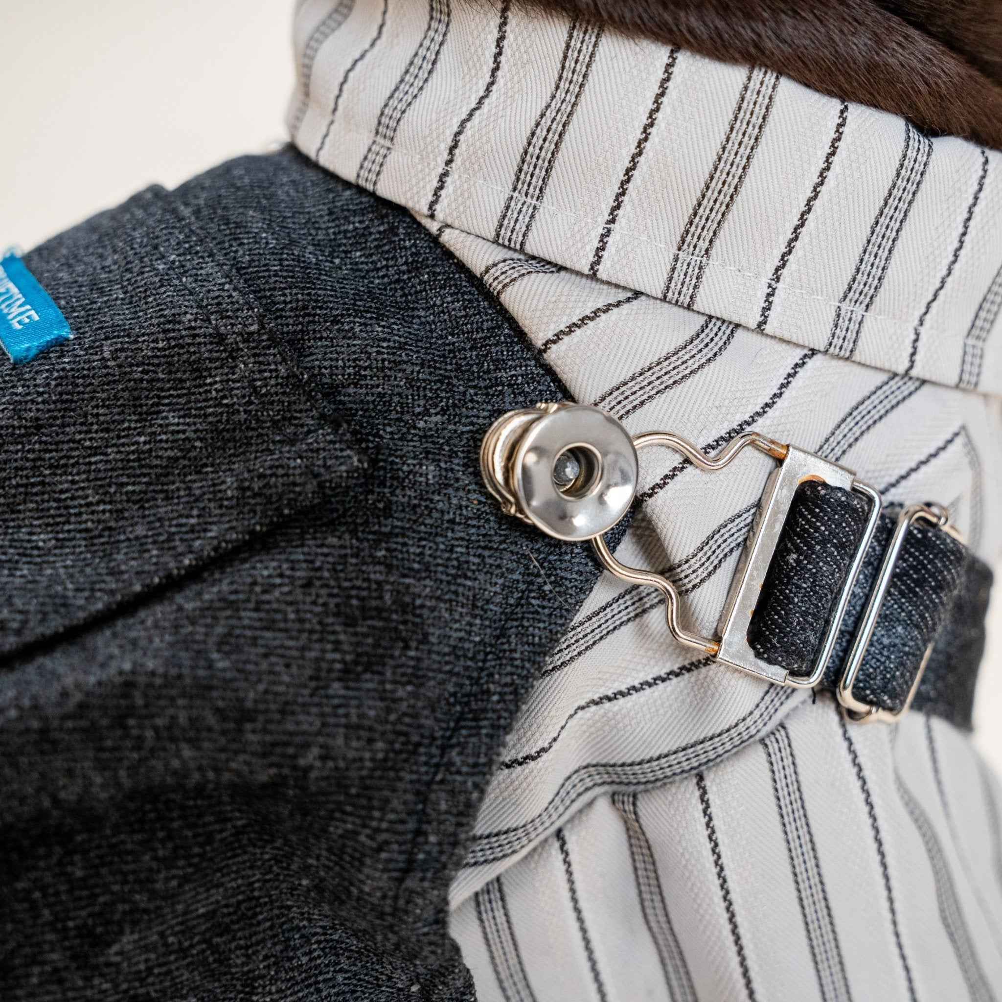 Salopette in Denim Sbiadito Blu Scuro per Animali – Regolabile, Resistente e Traspirante