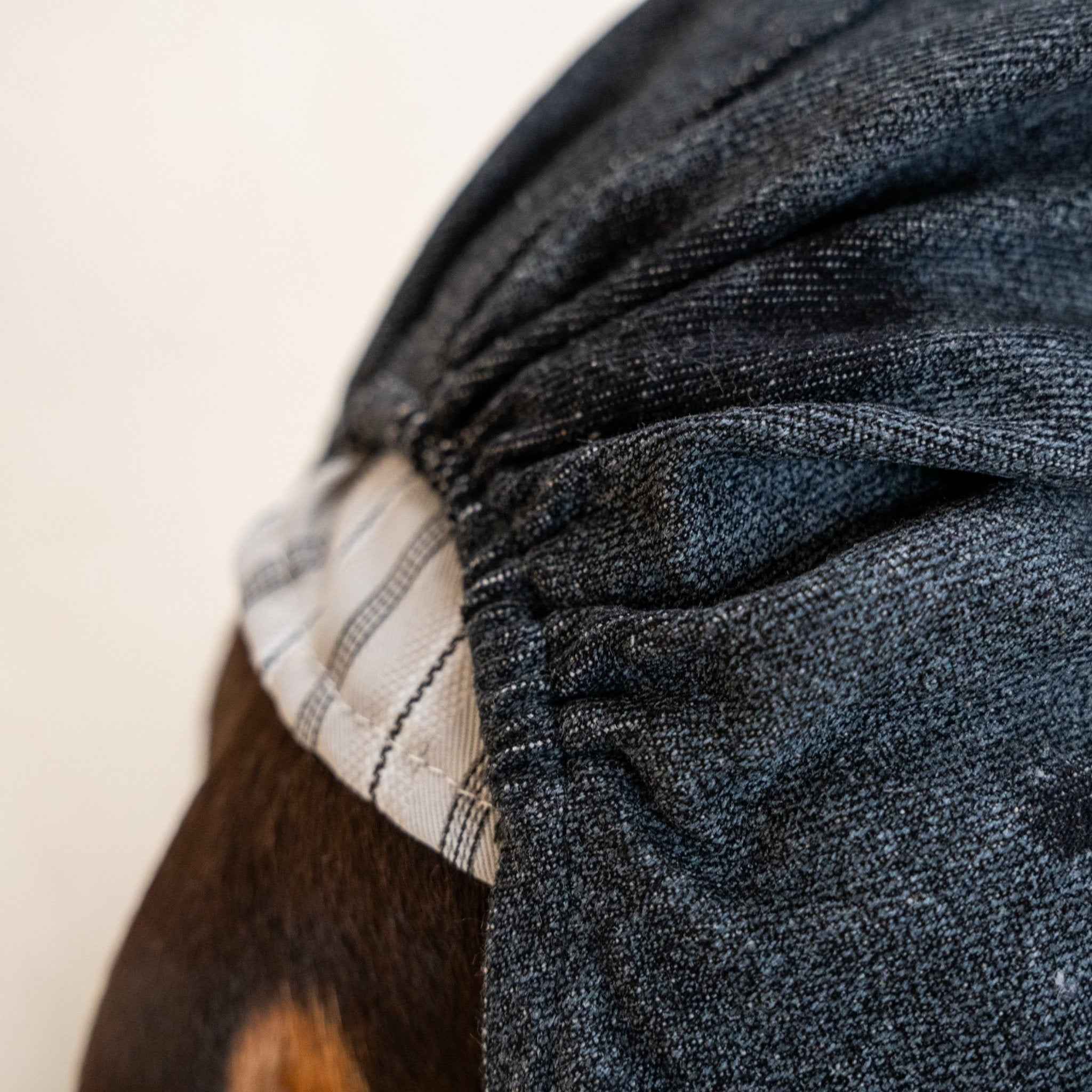 Salopette in Denim Sbiadito Blu Scuro per Animali – Regolabile, Resistente e Traspirante